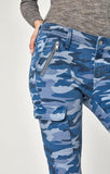 JULIETTE SKINNY CARGO IN BLUE CAMO - Mavi Jeans