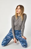 JULIETTE SKINNY CARGO IN BLUE CAMO - Mavi Jeans