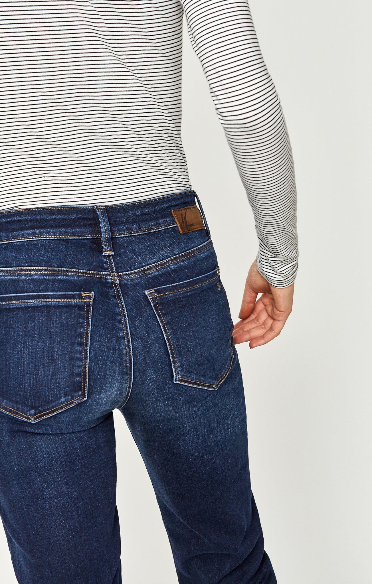 NIKI STRAIGHT CROP IN DEEP FRAYED TRIBECA - Mavi Jeans