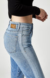 NIKI STRAIGHT CROP IN LT BLUE BLOCKING - Mavi Jeans