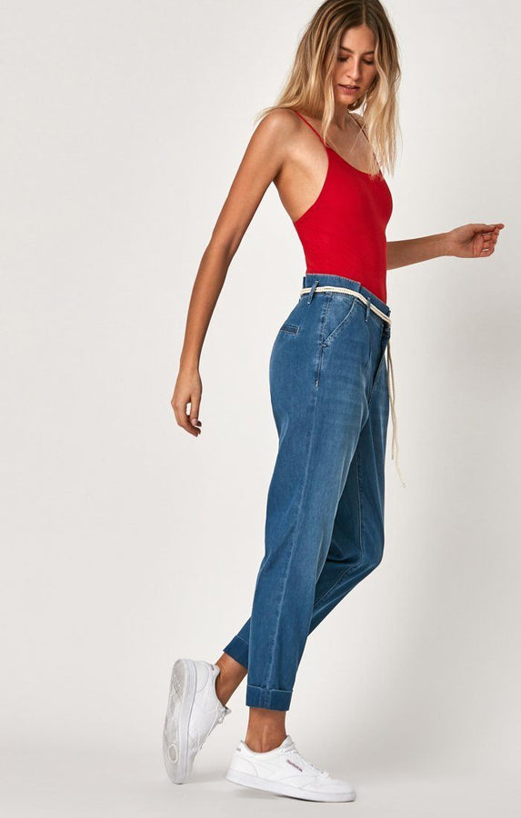 BECCA IN MID SUMMER DENIM - Mavi Jeans