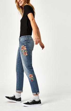 ADA BOYFRIEND IN MID ROSE EMBROIDERY - Mavi Jeans