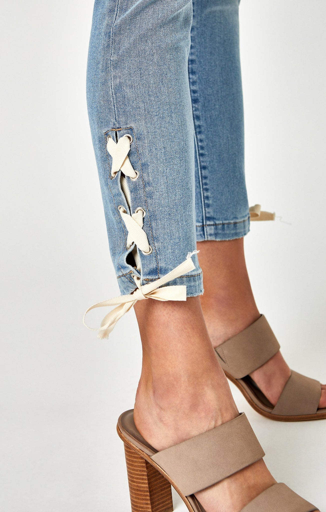 ADRIANA ANKLE SUPER SKINNY IN BLEACH SUMMER LACE - Mavi Jeans