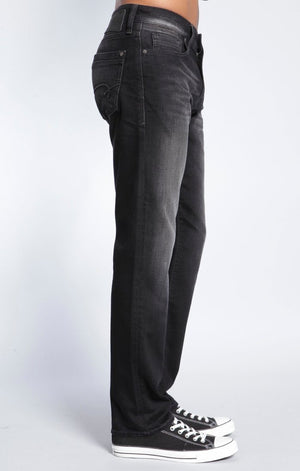 ZACH STRAIGHT LEG IN BLACK BRUSHED YALETOWN - Mavi Jeans