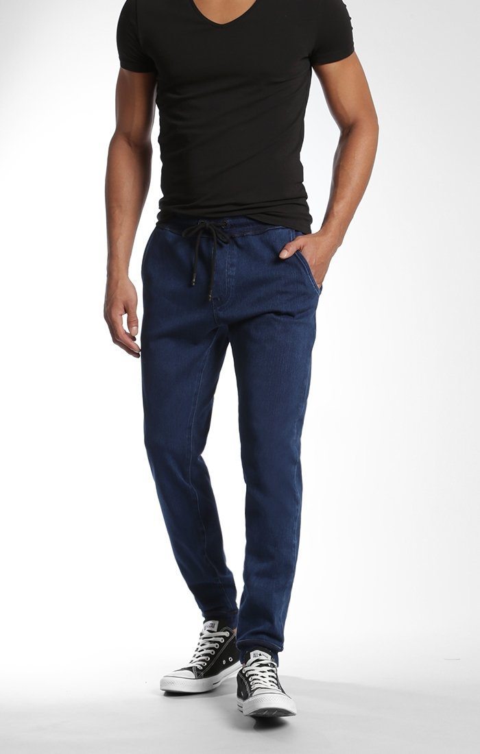 JIMMY JOGGER IN DARK ULTRA MOVE - Mavi Jeans