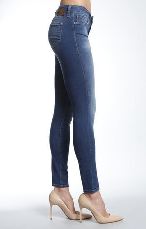 ADRIANA PETITE SUPER SKINNY IN MID BRUSHED SHANTI - Mavi Jeans