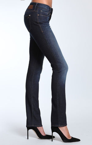 KERRY STRAIGHT LEG IN DEEP BRUSHED VINTAGE - Mavi Jeans