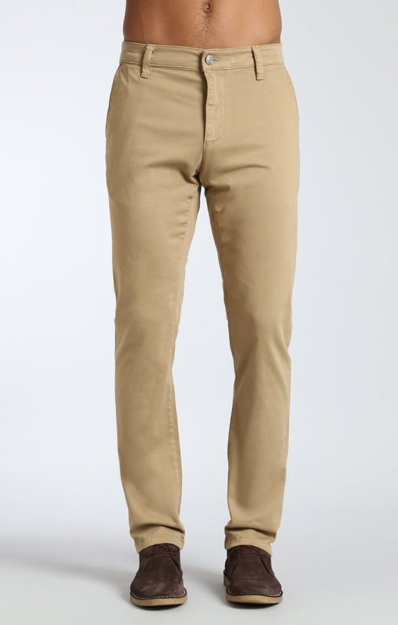 JOHNNY SLIM LEG CHINO IN LT BRITISH KHAKI TWILL - Mavi Jeans