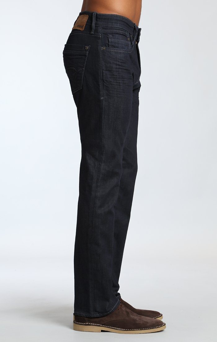 ZACH STRAIGHT LEG IN DEEP RINSE YALETOWN - Mavi Jeans