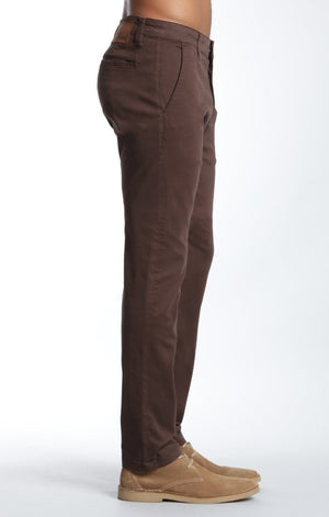 JOHNNY SLIM LEG CHINO IN COFFEE BEAN TWILL - Mavi Jeans