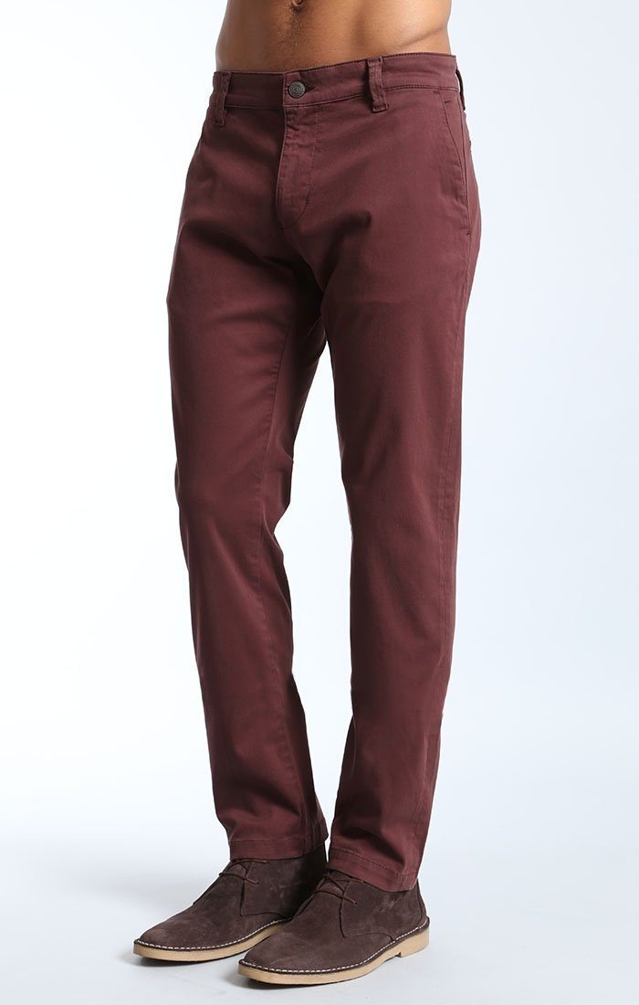 JOHNNY SLIM LEG CHINO IN BURGUNDY TWILL - Mavi Jeans