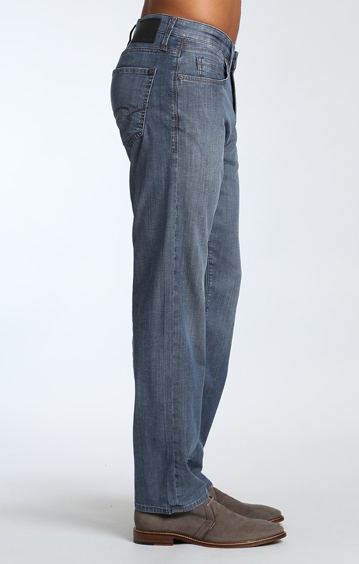 ZACH STRAIGHT LEG IN DARK CHAMBRAY - Mavi Jeans