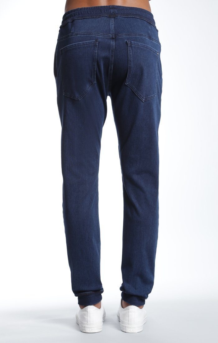 JIMMY JOGGER IN DARK ULTRA MOVE - Mavi Jeans