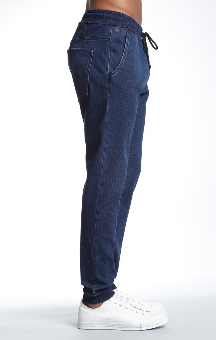 JIMMY JOGGER IN DARK ULTRA MOVE - Mavi Jeans