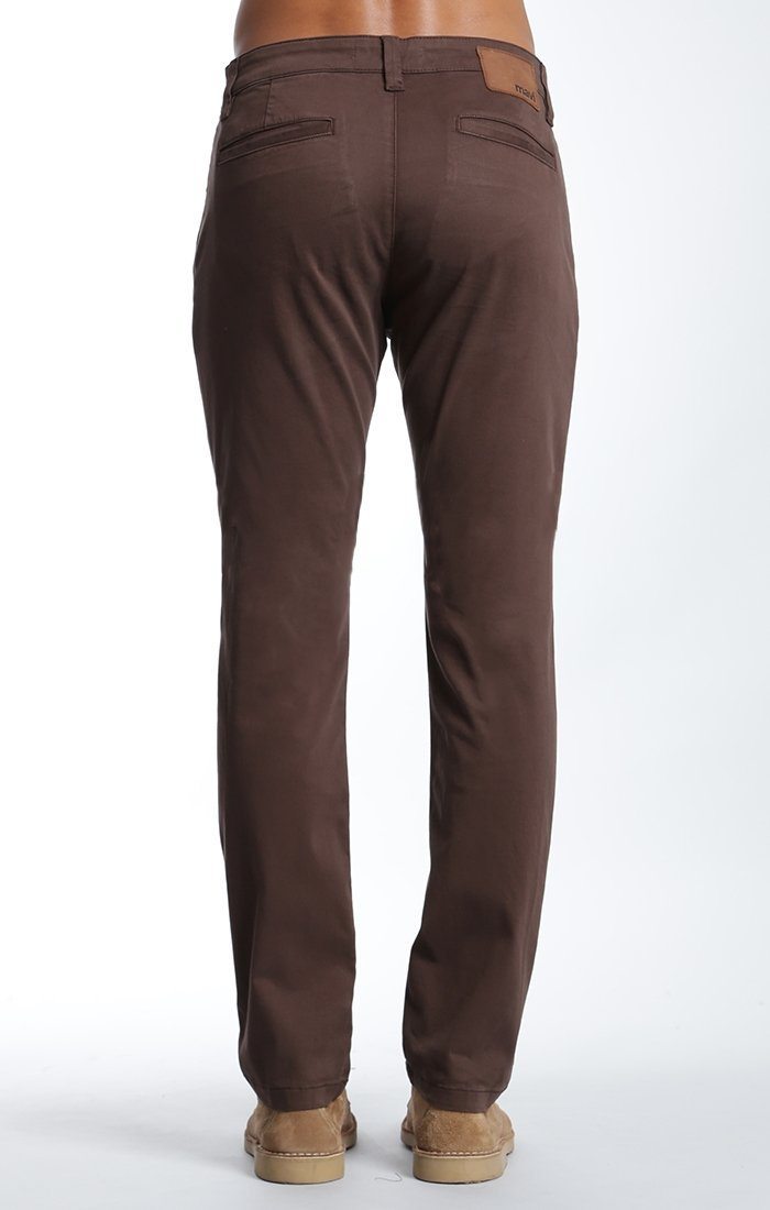 JOHNNY SLIM LEG CHINO IN COFFEE BEAN TWILL - Mavi Jeans