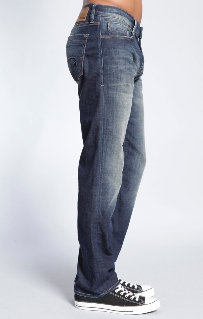 ZACH STRAIGHT LEG IN DARK SHADED YALETOWN - Mavi Jeans