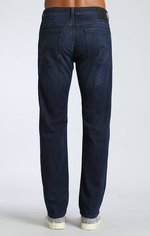 ZACH STRAIGHT LEG IN DEEP COMFORT MOVE - Mavi Jeans