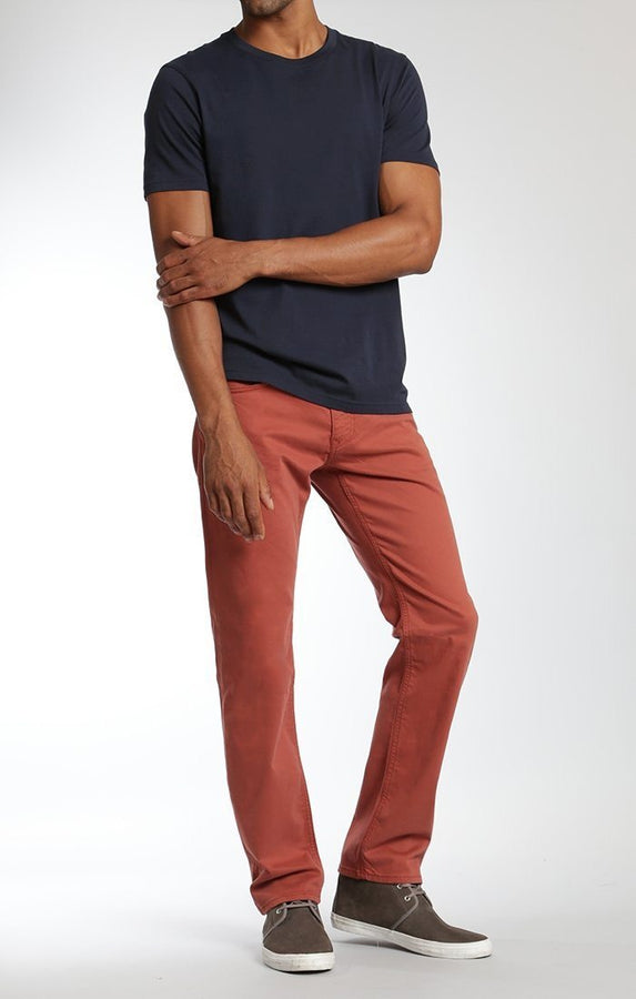 ZACH STRAIGHT LEG IN BRICK RED TWILL - Mavi Jeans