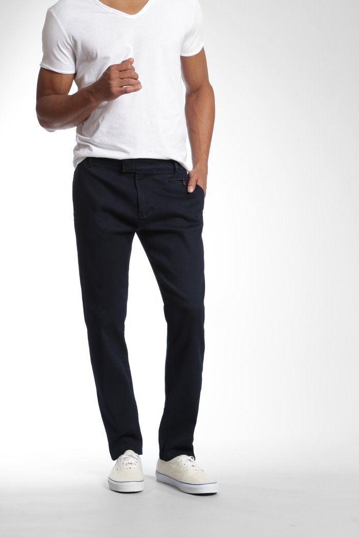 LOGAN URBAN CHINO IN DEEP RINSE ULTRA MOVE - Mavi Jeans